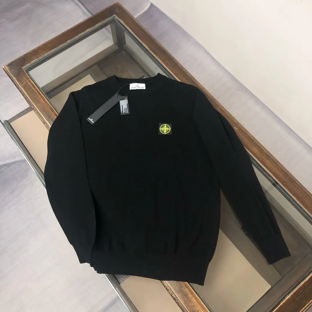 P190 STONE ISLAND 💥 Exclusive latest men's casual pullover knitted sweater ~ advanced customization, full of urban style, classic, simple and elegant round neck bottoming knitted sweater. Imported fabrics are soft and delicate, and are skin-friendly and comfortable to wear. A basic foundation is indispensable for men's wardrobes. They can be used to match various clothing anytime and anywhere to meet your daily needs. The design of the clothes is very simple, embellished with unique compass logo embroidery, fashionable and versatile⚠️⚠️✨✨A must-have item for men! All three standards are complete! Color: black, off-white, gray Size: M-3XL (please state your height and weight when placing an order)